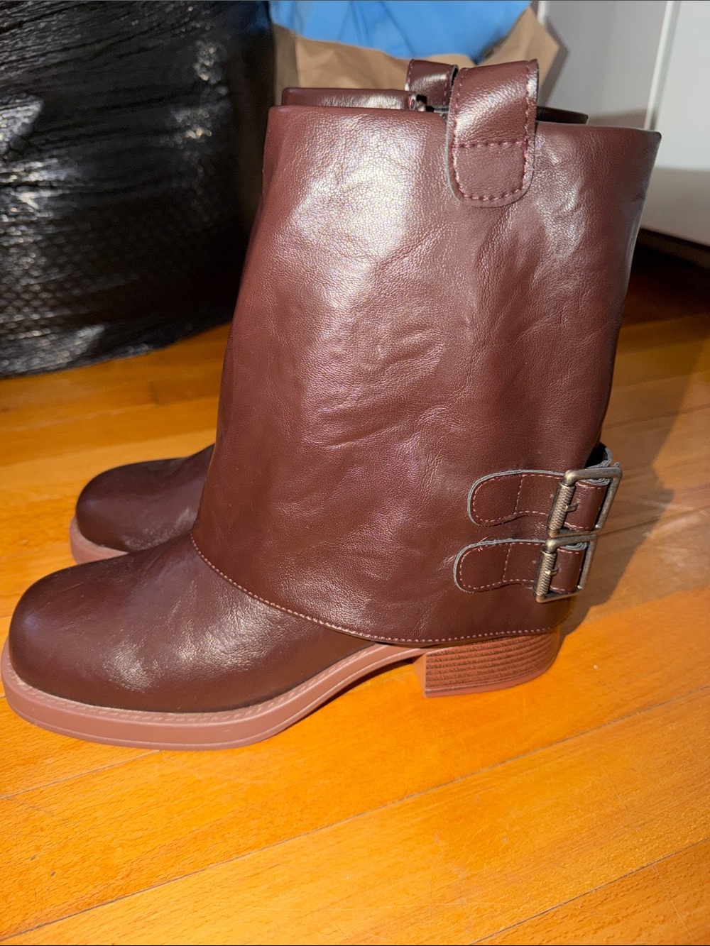 Women's Low Heel Buckle Ankle Boots in Burgundy